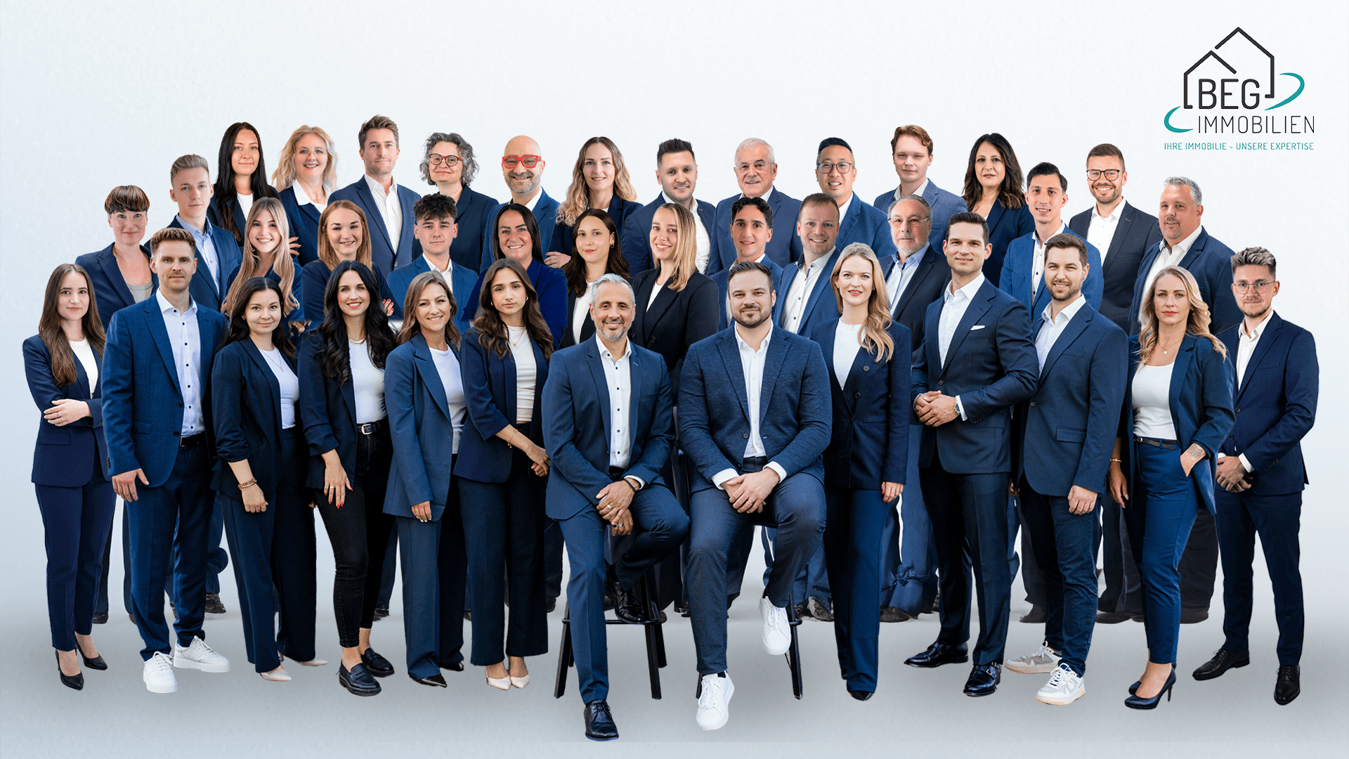2017 sind wir in Schwäbisch Hall klein, aber ehrgeizig gestartet, mit dem klaren Ziel, die Vermarktung von Immobilien schneller, unkomplizierter und moderner zu machen. Heute zählen wir zu den am schnellsten wachsenden Immobilienunternehmen in Süddeutschland.